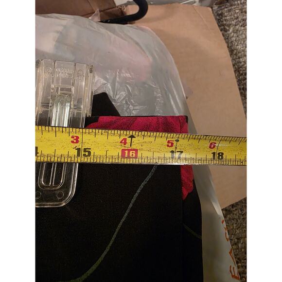 Vtg Briggs New York Skirt 16W Stretch Black W Red Flowers USA Made Whimsigoth - Picture 5 of 9